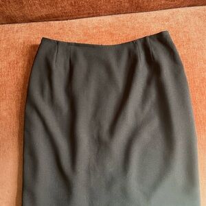 Brown crepe pencil skirt. Altered fits size 6. EUC. Missing labels/tags.